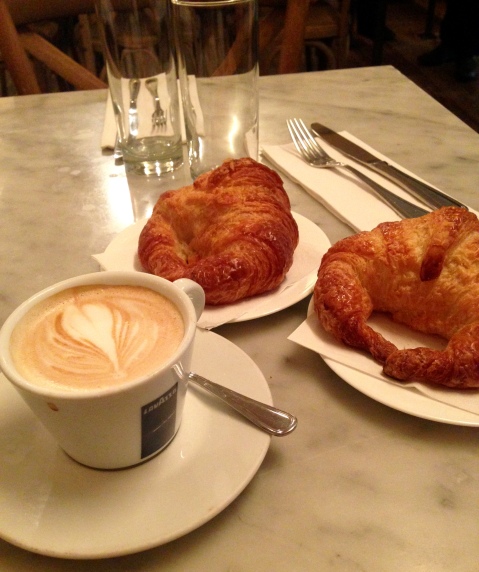 Cappuccino y Croissants